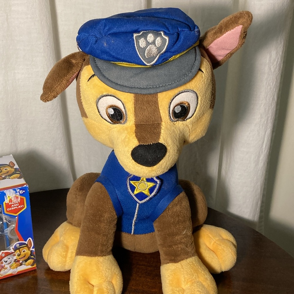 PAW Patrol Chase Plush and DIY Figurine Set - Picture 3 of 4